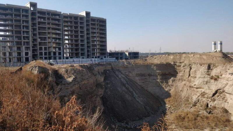В Алматы строительная компания незаконно вырыла три карьера