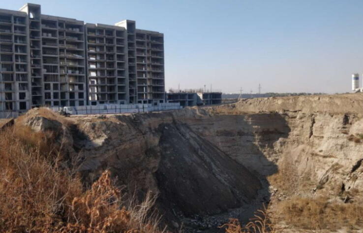 В Алматы строительная компания незаконно вырыла три карьера