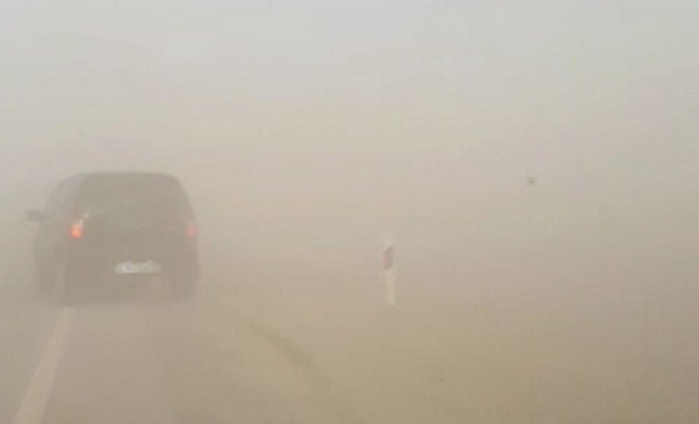 Пыльная буря в Мангистау: закрыт участок автодороги Доссор - Актау