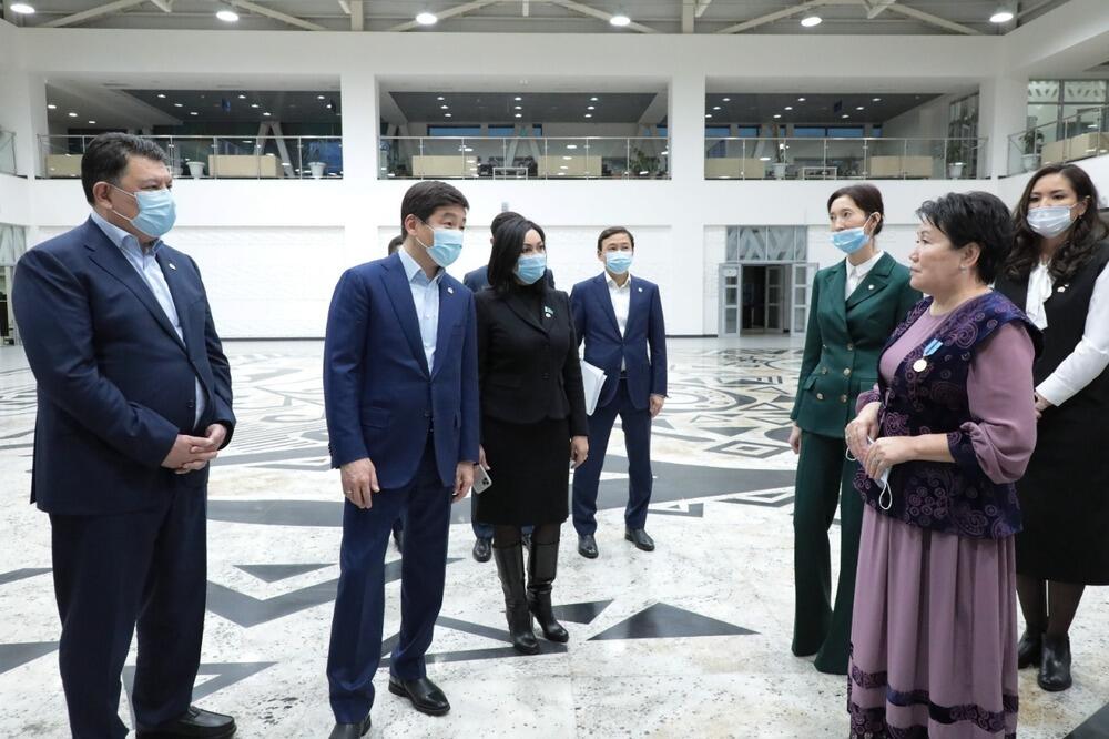 Байбек ознакомился с реализацией предвыборной программы Nur Otan в Талдыкоргане . Фото: Nur Otan