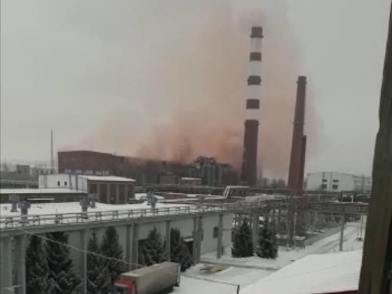 Розовый дым в Усть-Каменогорске: зафиксировано превышение предельной концентрации хлора