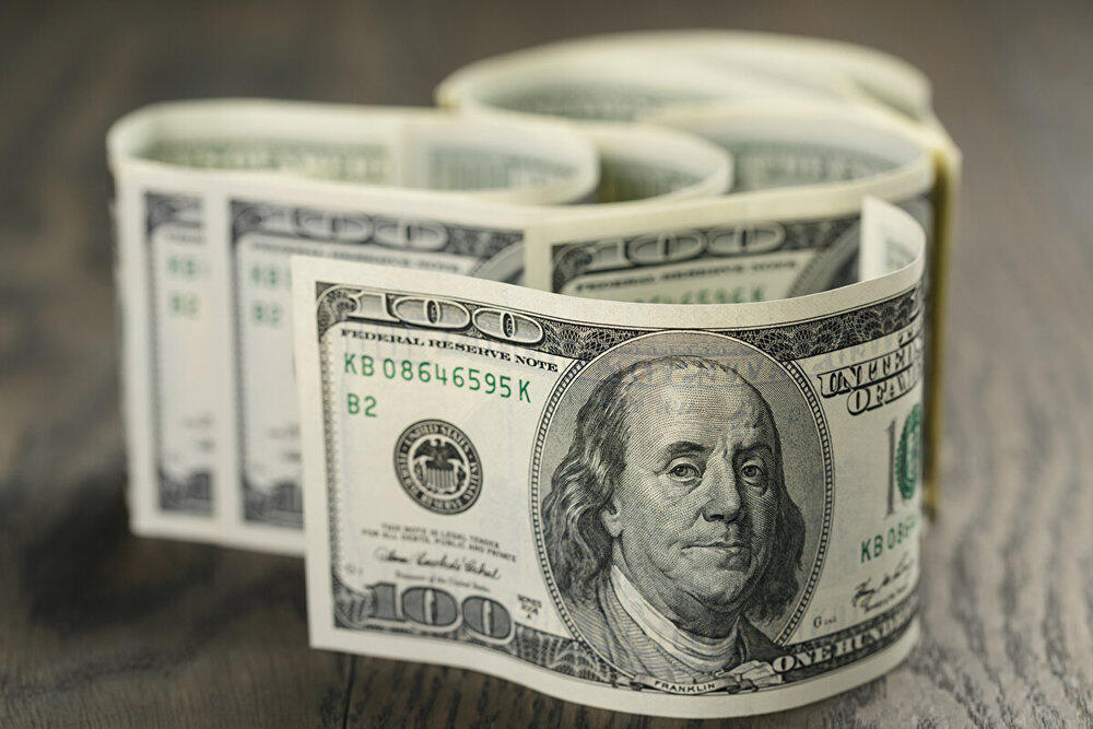 Жителя Нур-Султана задержали при попытке сбыть фальшивые доллары 