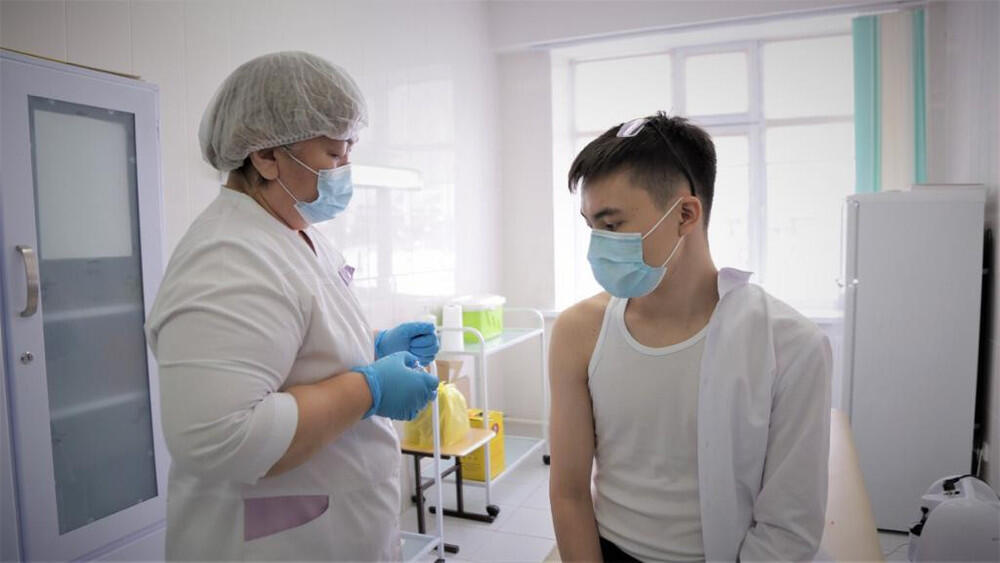 Более 30 тыс. родителей в Алматы согласились на вакцинацию детей от КВИ