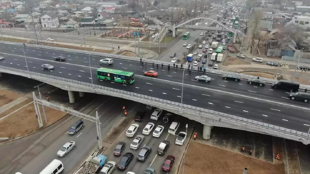В организацию дорожного движения на пересечении проспекте Рыскулова и улицы Тлендиева внесли изменения 