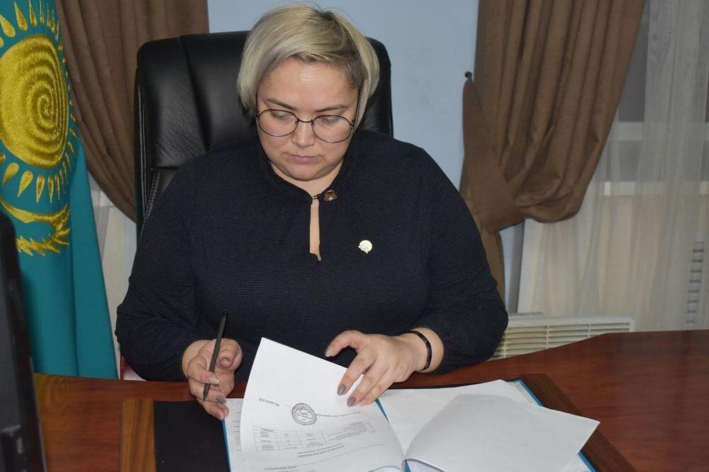 В ВКО из-за коррупционного преступления подчиненного аким района подала в отставку