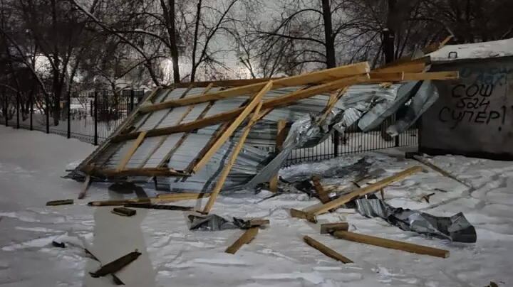 В ЗКО из-за метели перекрыты дороги, срывает крыши. Фото: пресс-служба ДЧС ЗКО 