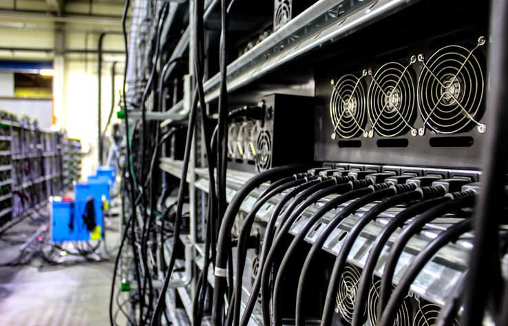 Нравится это или не нравится, влияет это на дефицит электроэнергии или нет - министр энергетики о майнинговых фермах