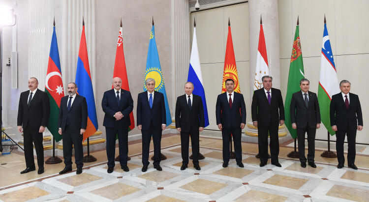 Президент РК поблагодарил президента РФ за оказанную помощь во время пандемии