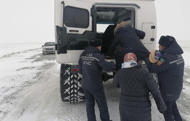 Актюбинские спасатели вызволили из снежного плена 17 человек