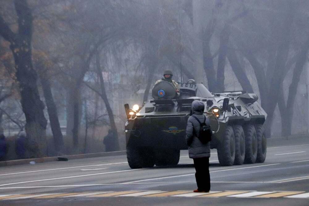 МИД: Казахстан противостоит террористам, а не мирным протестующим