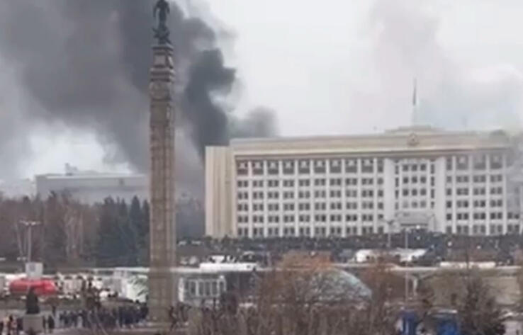 В Алматы митингующие разгромили офис МТРК "Мир"