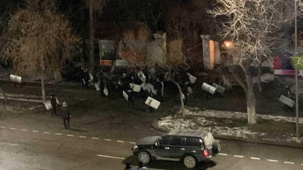 На Алматы напали 20 тысяч бандитов, заявил президент РК