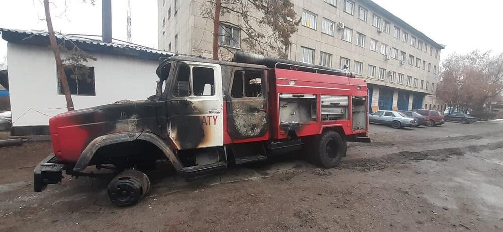 10 сотрудников МЧС пострадали во время беспорядков. Фото: МЧС