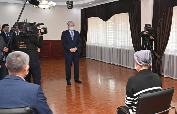 Президент встретился в Алматы с семьями погибших сотрудников силовых структур 