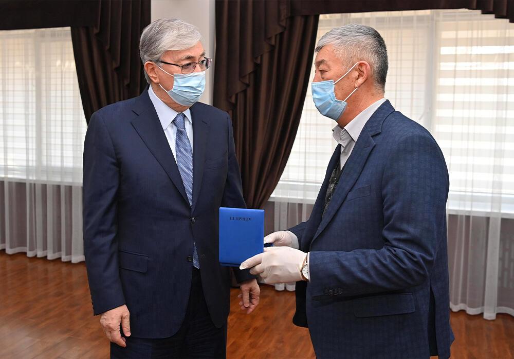 Президент встретился в Алматы с семьями погибших сотрудников силовых структур . Фото: akorda.kz
