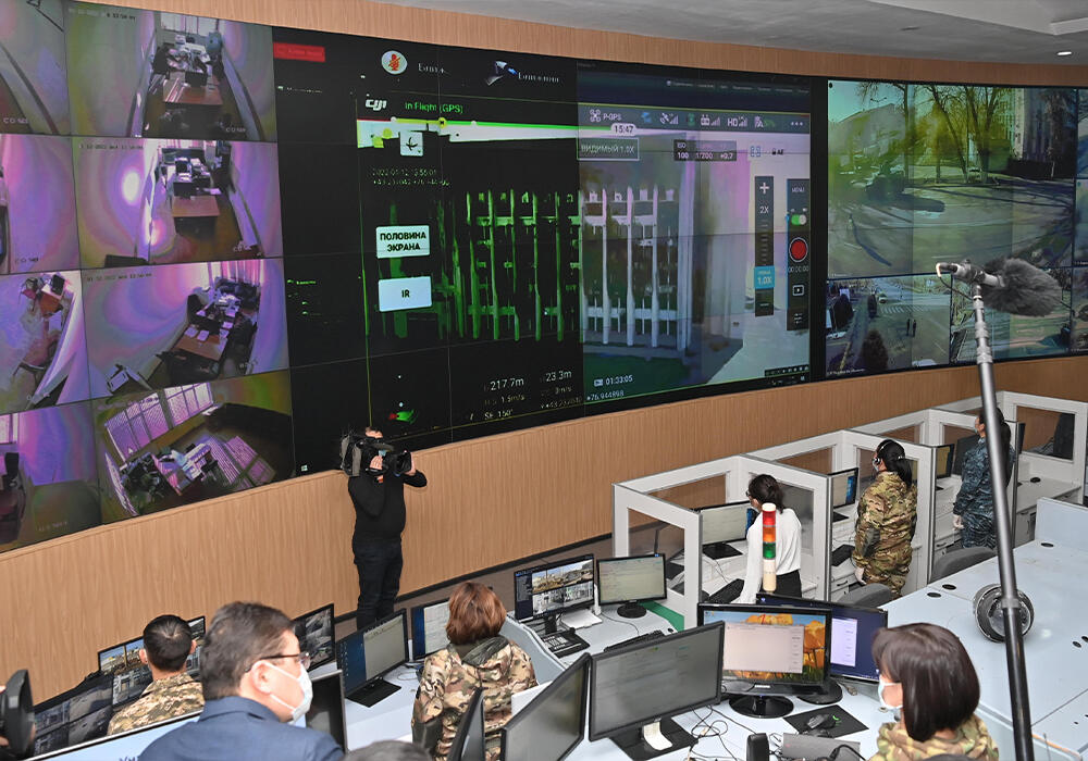 В Алматы бандиты целенаправленно расстреляли и вывели из строя 493 камеры. Фото: akorda.kz