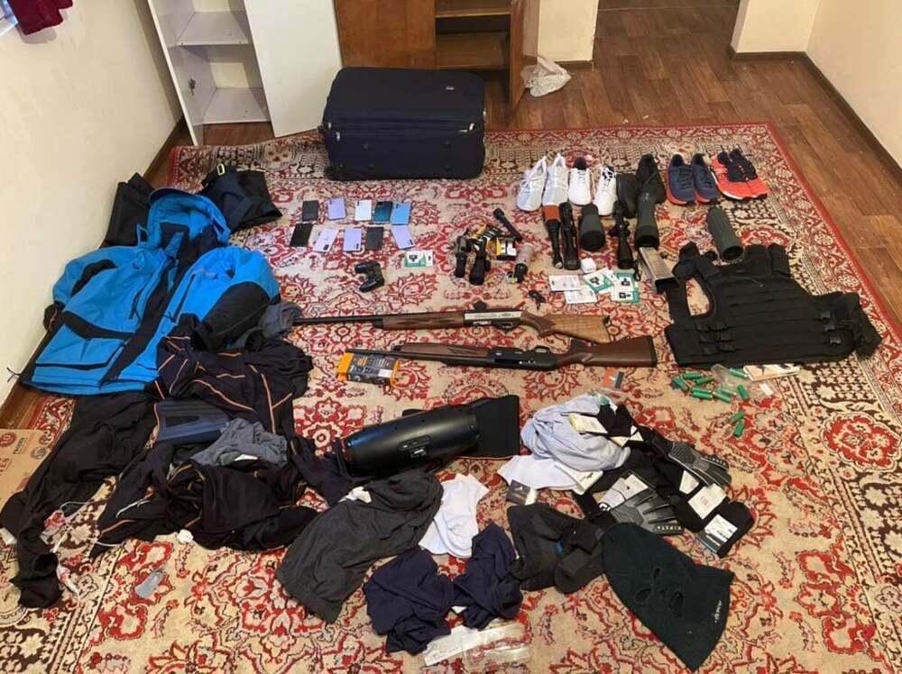 В Алматы в ходе спецоперации задержаны грабители оружейного магазина