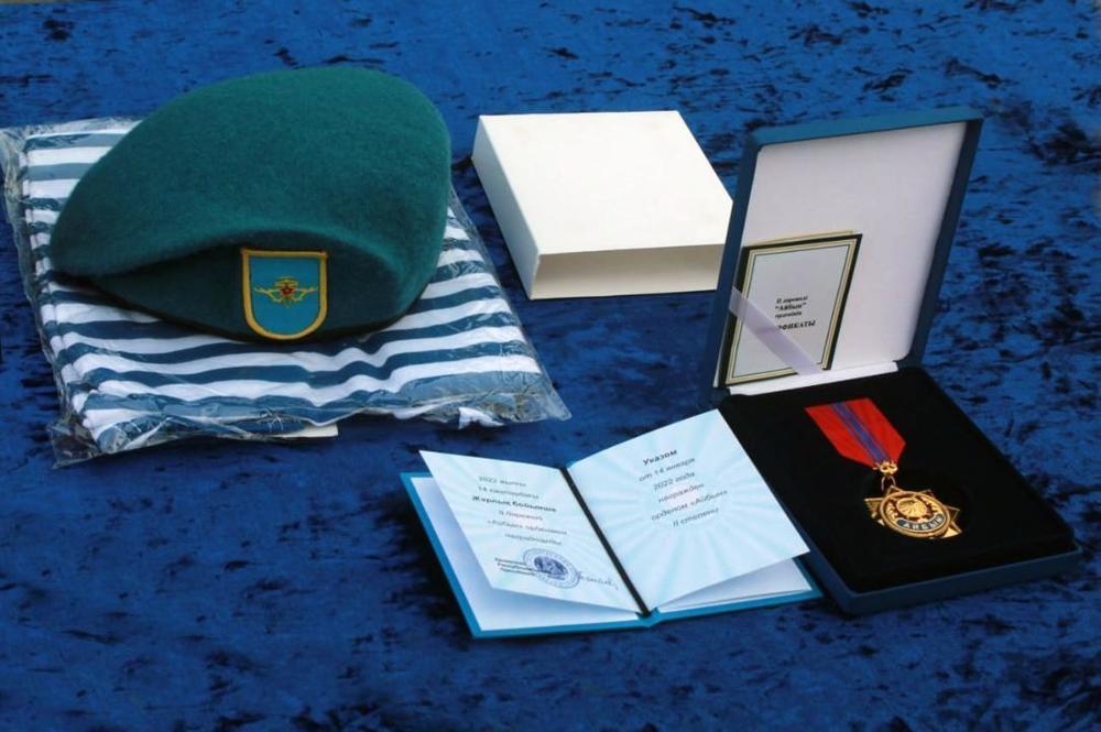 В Алматы посмертно наградили подполковника Сандибека Хаирова . Фото: МО РК