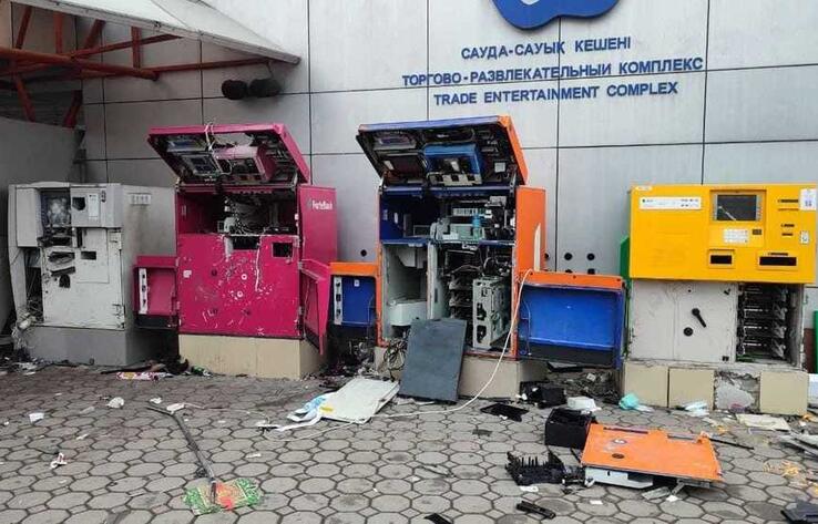 Полмиллиарда тенге украли из банкоматов во время беспорядков