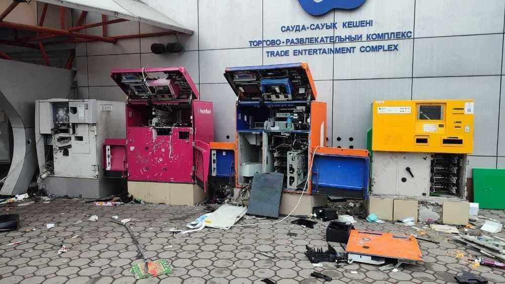 Тәртіпсіздік кезінде банкоматтардан жарты миллиард теңге ұрланды