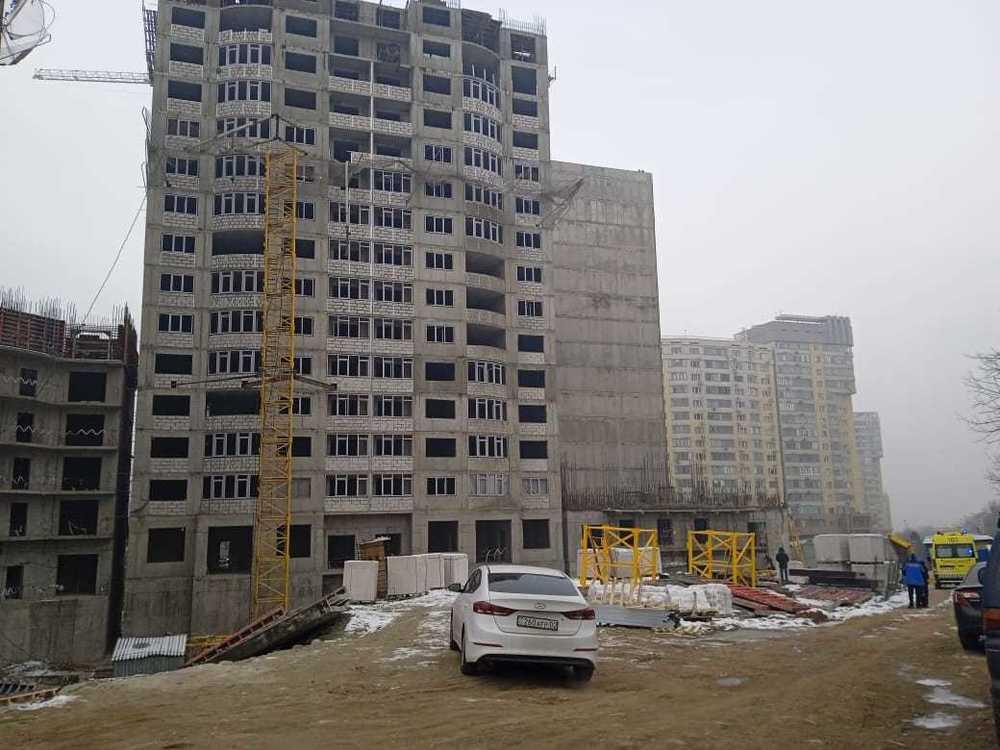 В результате обрушения крана в Алматы скончался мужчина. Фото: пресс-служба акимата Алматы