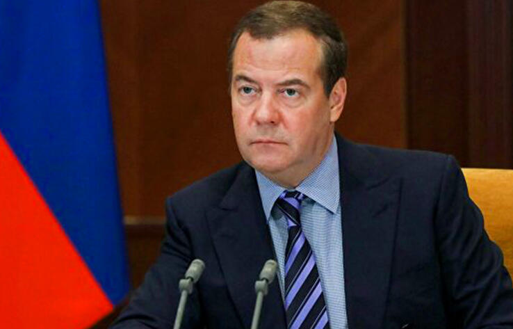 Медведев: в Казахстане произошла попытка "цветной революции" 