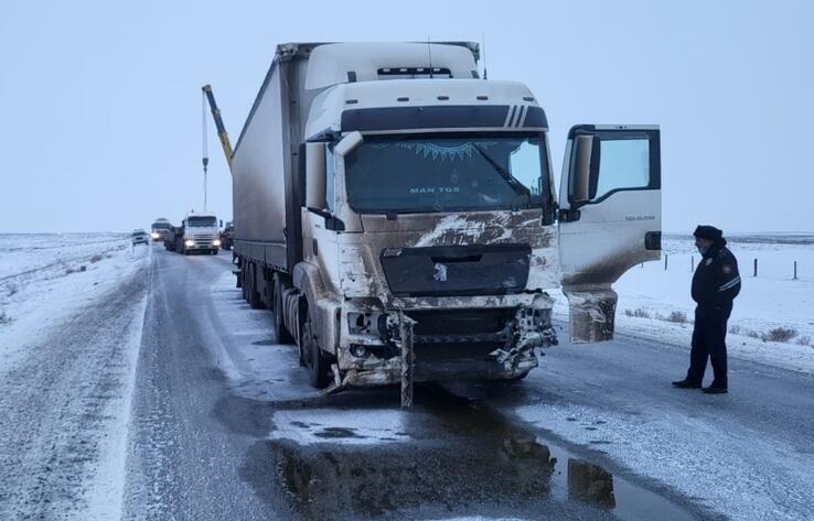 В ДТП на трассе в Атырауской области погибли пять человек 