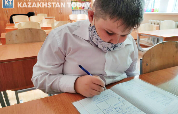В Казахстане увеличилась заболеваемость короновирусной инфекцией среди школьников