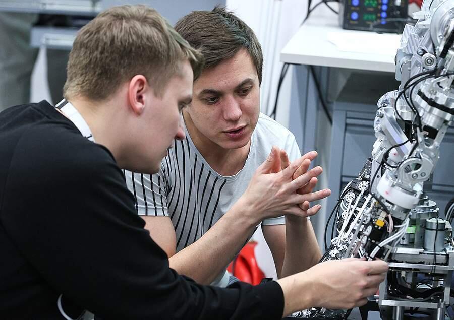 Дорогой друг: как делают человекоподобных роботов. Фото: iz.ru. Внешность будущего компаньона можно выбрать на свой вкус