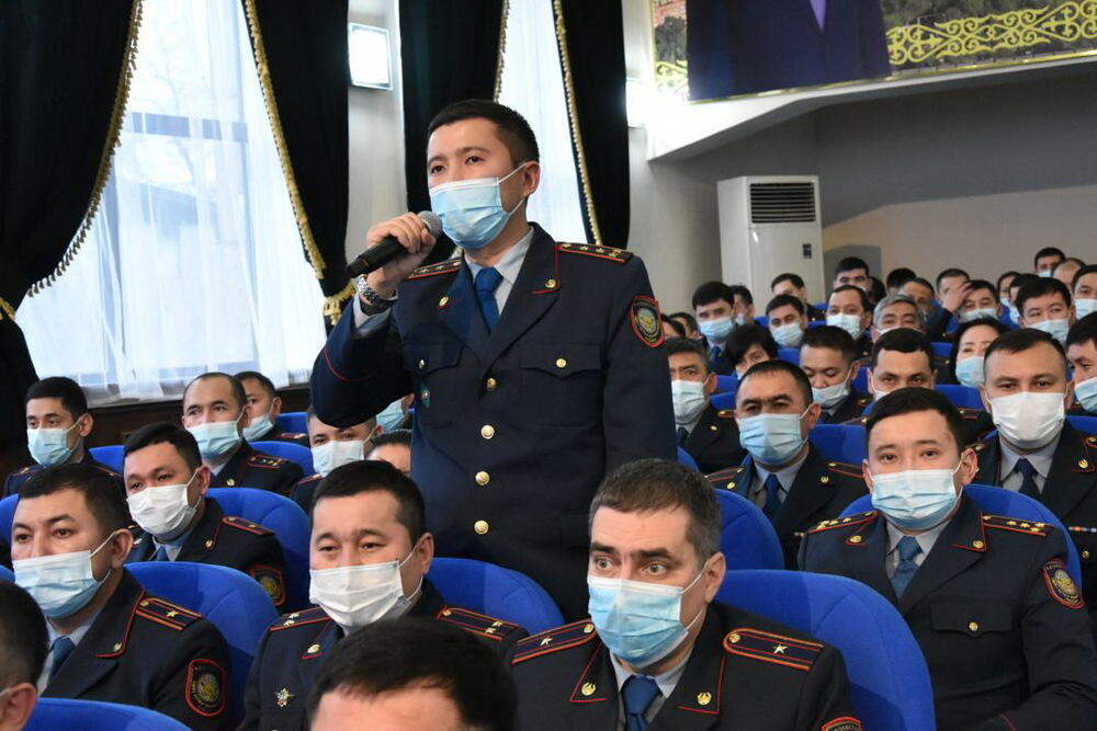 Аким Алматы встретился с полицейскими. Фото: пресс-служба акима Алматы