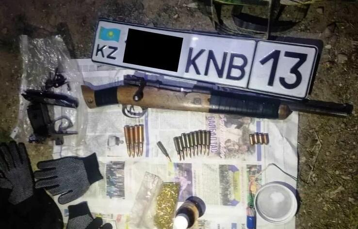 Казахстанский автомобильный госномер найден в тайнике с оружием в Кыргызстане 