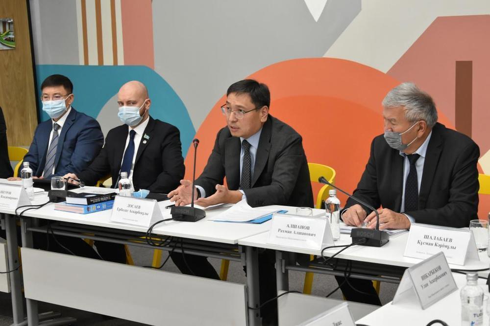 Досаев обсудил с общественниками проблемы экологии, транспорта и агломерации Алматы. Фото: Акимат Алматы