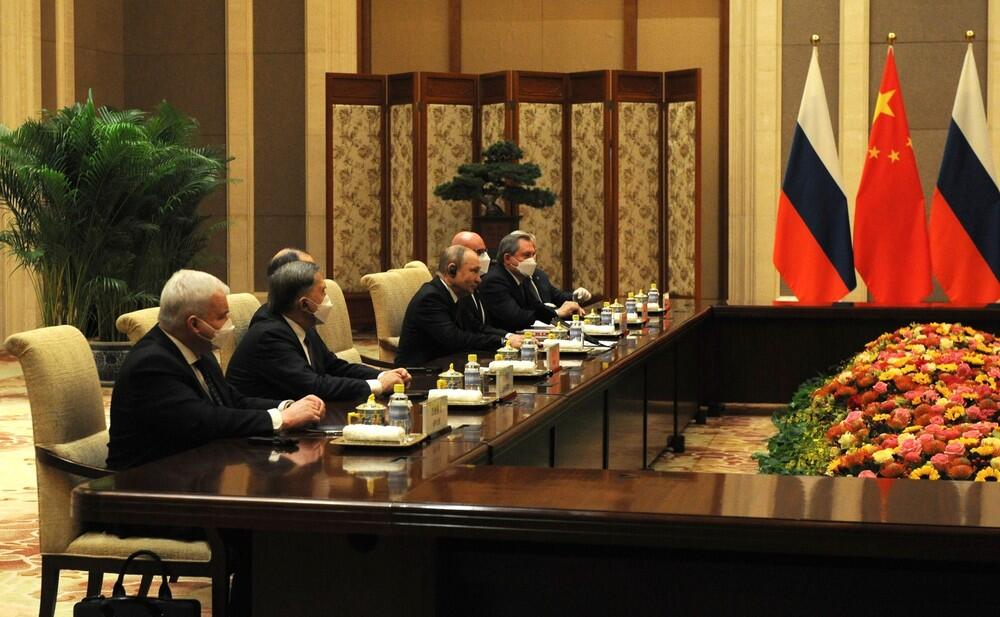 Путин и Си Цзиньпин подписали заявление о международных отношениях 