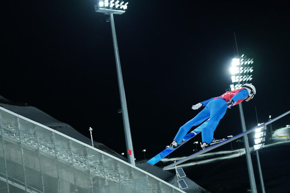 Казахстанские прыгуны с трамплина пробились в финал на Олимпиаде-2022