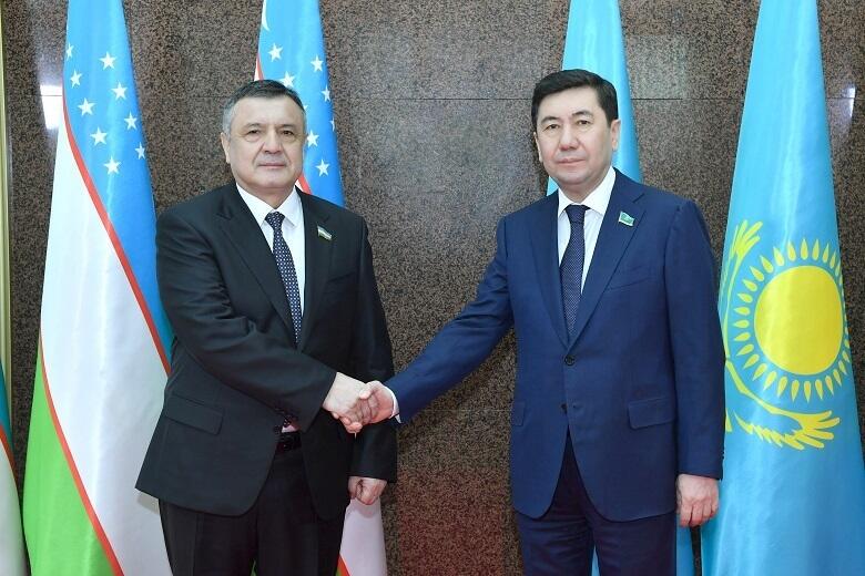 Казахстан и Узбекистан подписали соглашение о создании Совета межпарламентского сотрудничества