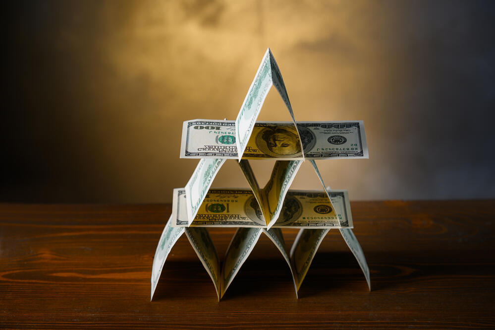 Известных казахстанских блогеров подозревают в создании финансовой пирамиды