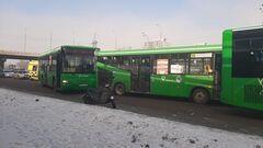 В Алматы столкнулись три пассажирских автобуса 