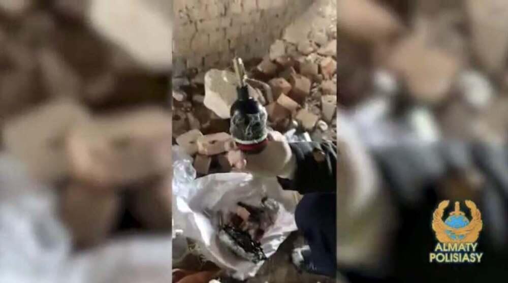На окраине Алматы обнаружен тайник с боеприпасами и "коктейлем Молотова"