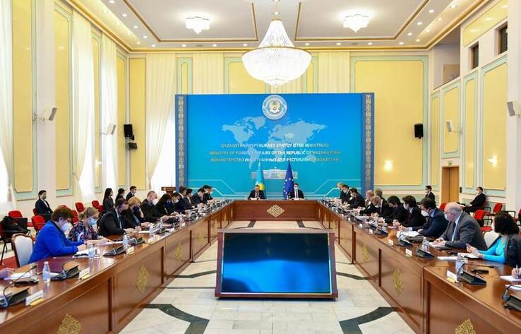 Topical issues of strengthening political and economic cooperation discussed at meeting with EU ambassadors