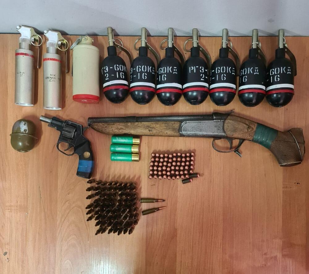 Арсенал оружия и гранаты нашли по дороге на Медеу 
