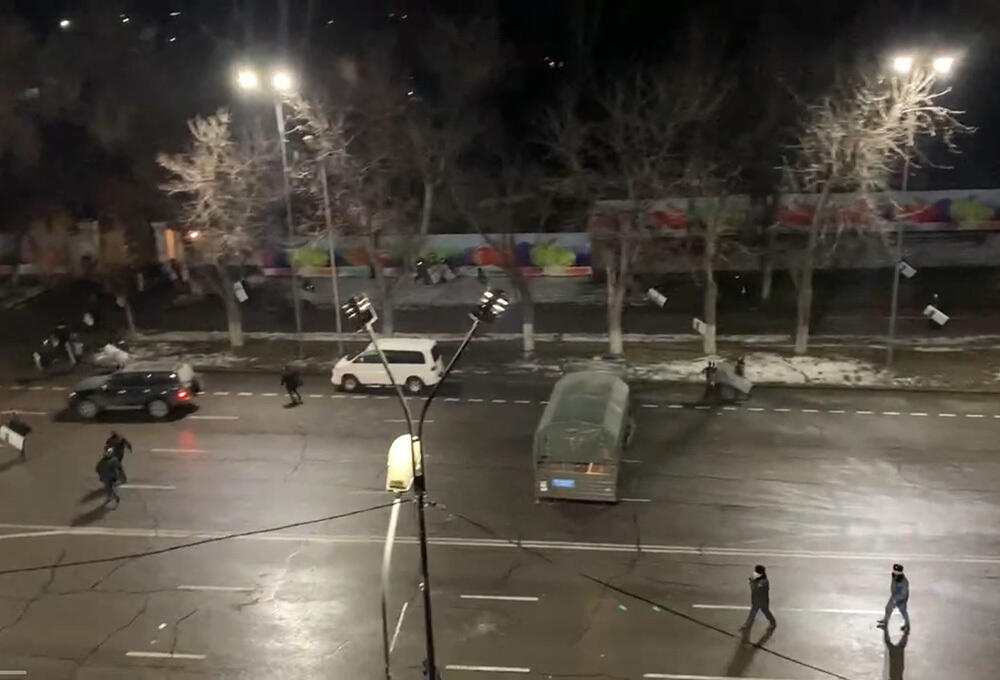 В Таразе задержан участник беспорядков, раздававший митингующим бутылки с зажигательной смесью