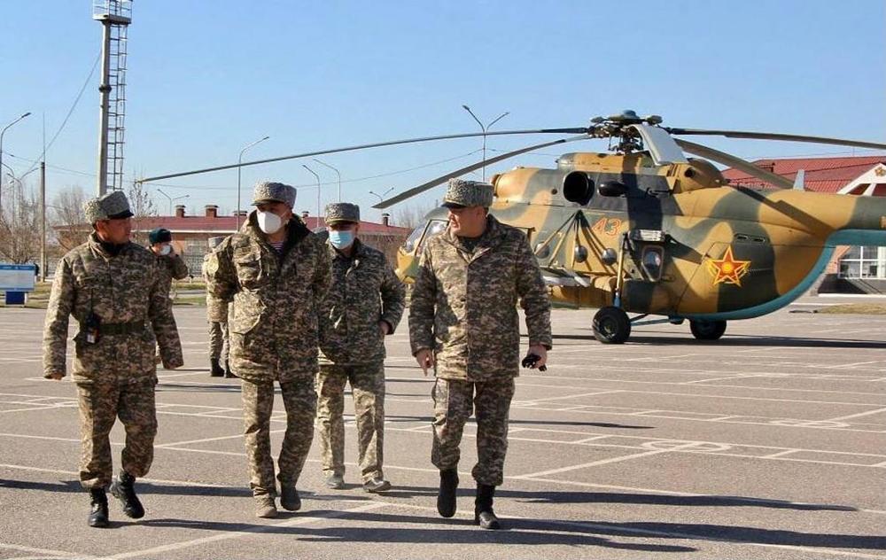 Министр обороны проверил условия хранения оружия и боеприпасов