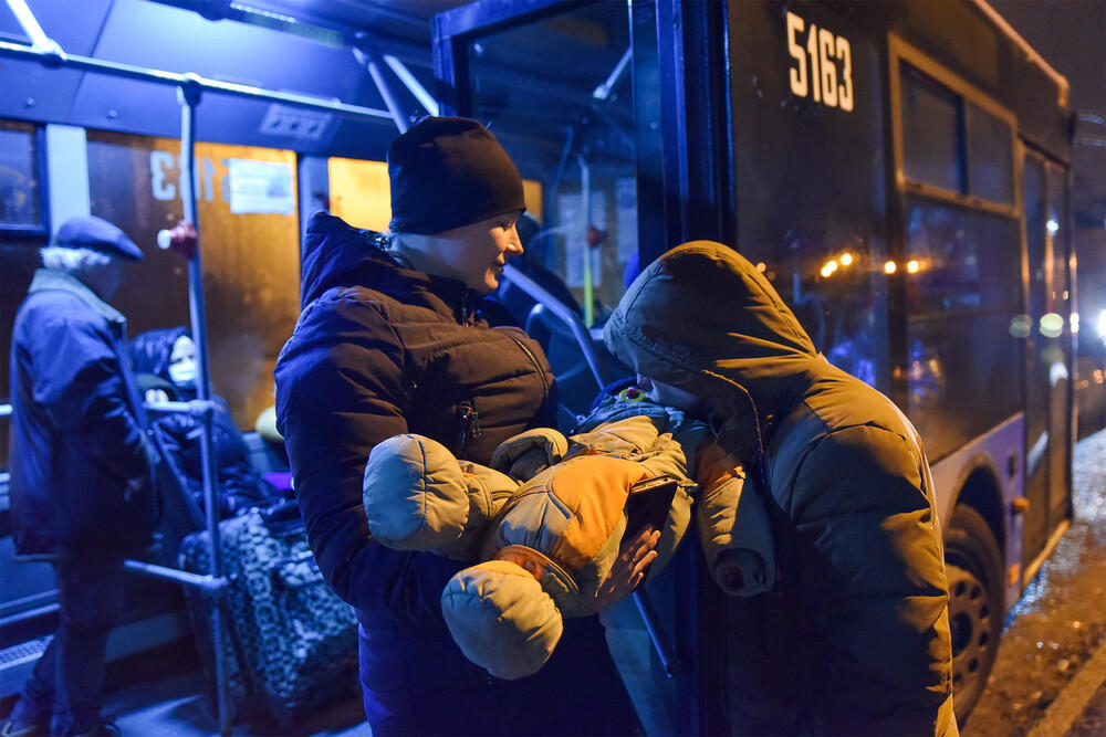 Обстановка в Донбассе: обстрелы продолжаются, более 30 тыс. жителей ЛНР И ДНР эвакуировались . Фото: gazeta.ru