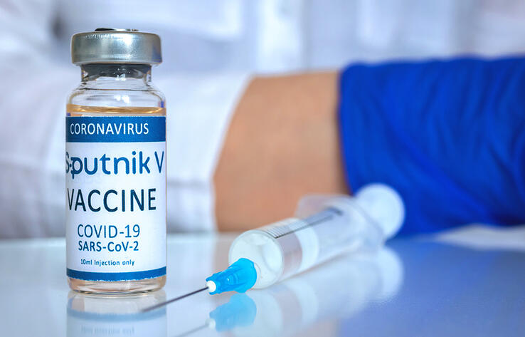 Казахстан одобрил применение российской вакцины против коронавируса для подростков "Спутник М"
