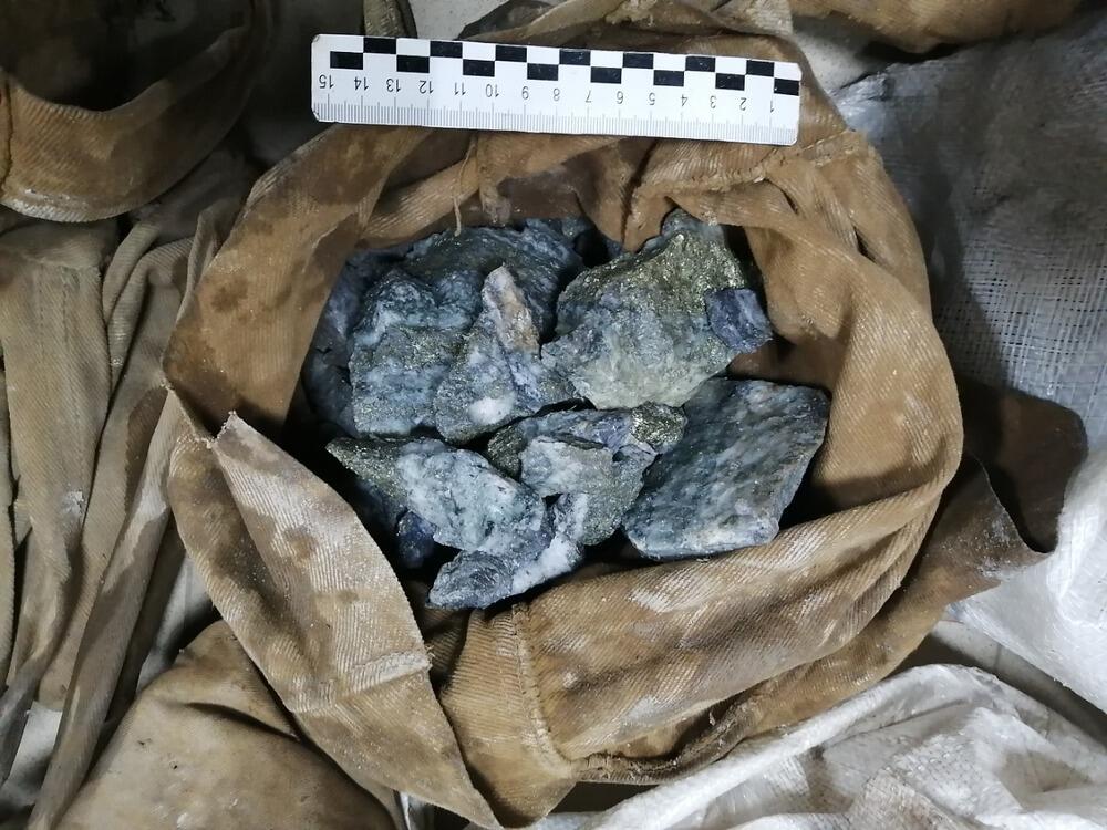 Двое жителей ВКО пытались украсть более 20 кг золотосодержащей руды. Фото: пресс-служба ДП ВКО