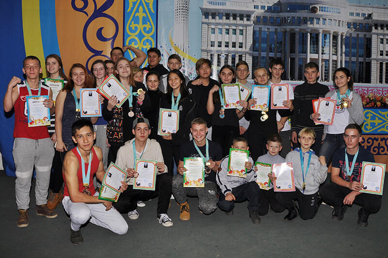 Жители одного из микрорайонов Алматы обратились к президенту с просьбой сохранить им спортивный клуб 