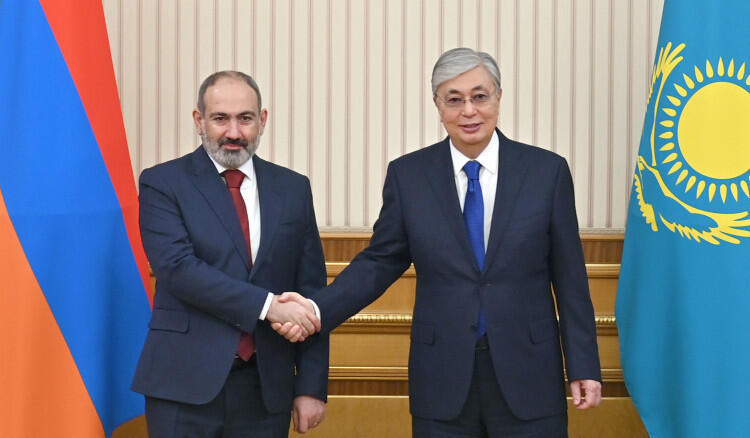 Токаев обсудил ситуацию вокруг Украины с премьер-министром Армении