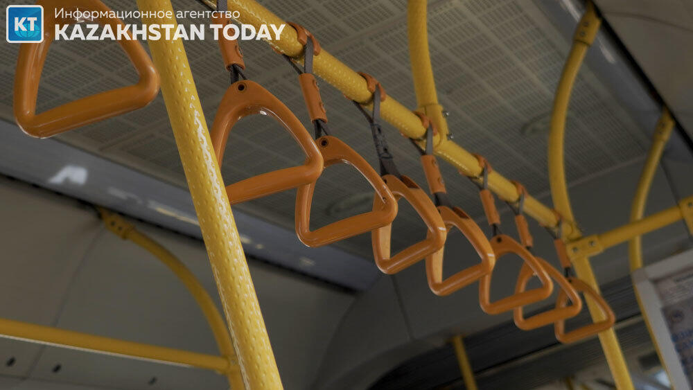 В Караганде кондуктора автобуса наказали за конфликт со школьником