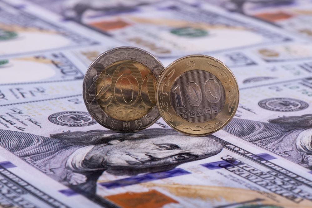 В Казахстане обменники приостановили операции с валютой