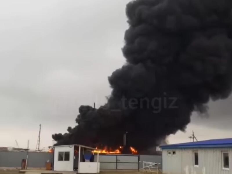 В вахтовом поселке Тенгиз тушат крупный пожар